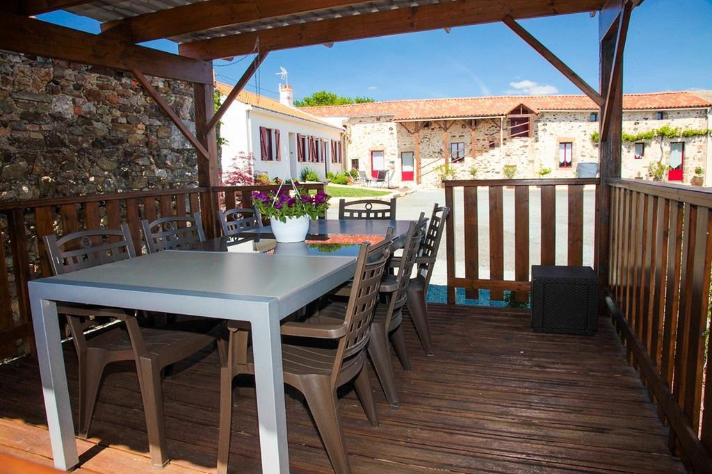Domaine De La Courillere Bed and Breakfast Le Boupère Εξωτερικό φωτογραφία
